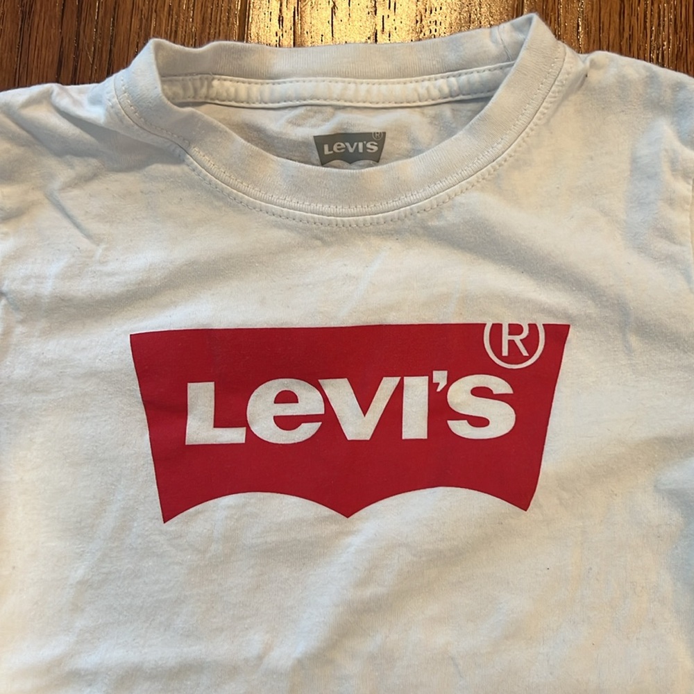 Levi’s White T-shirt with Red Logo Size 5 - Picture 3 of 5